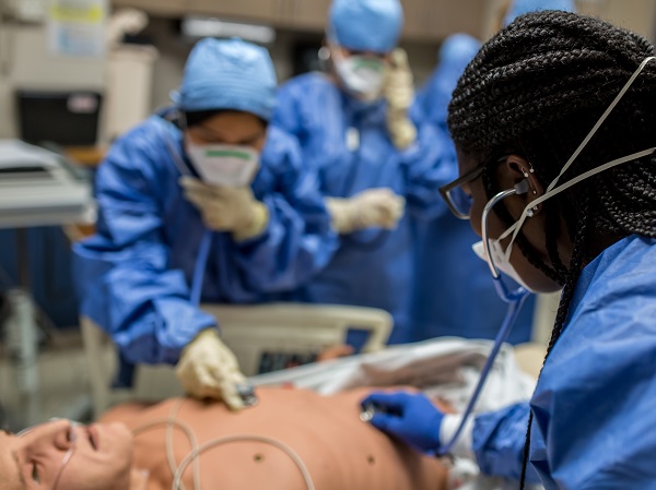 students in the simulation lab