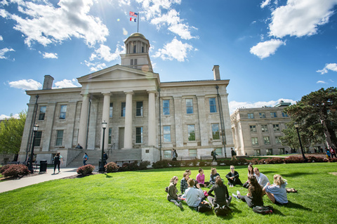 Students on Pentacrest lawn