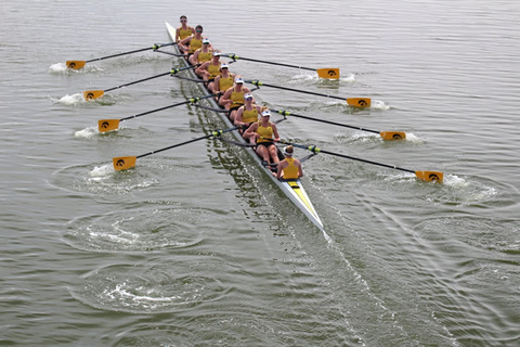 Hawkeye rowing team rowing