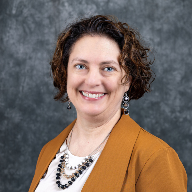 Patricia Groves Headshot