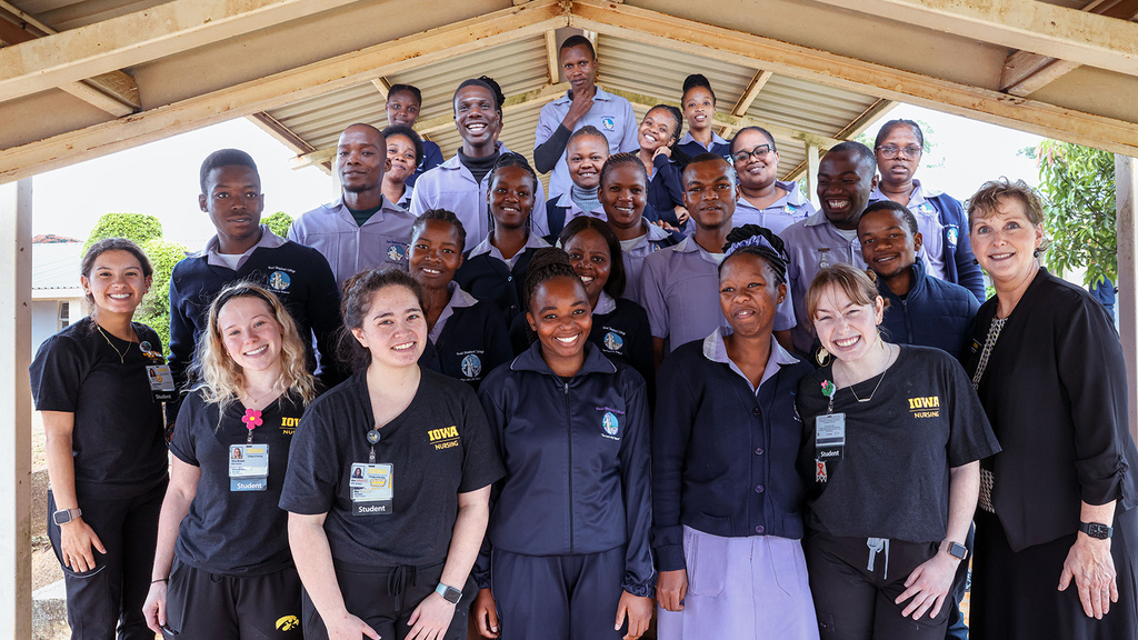 Group of Swazi and UI CON nursing students pose for a group photo