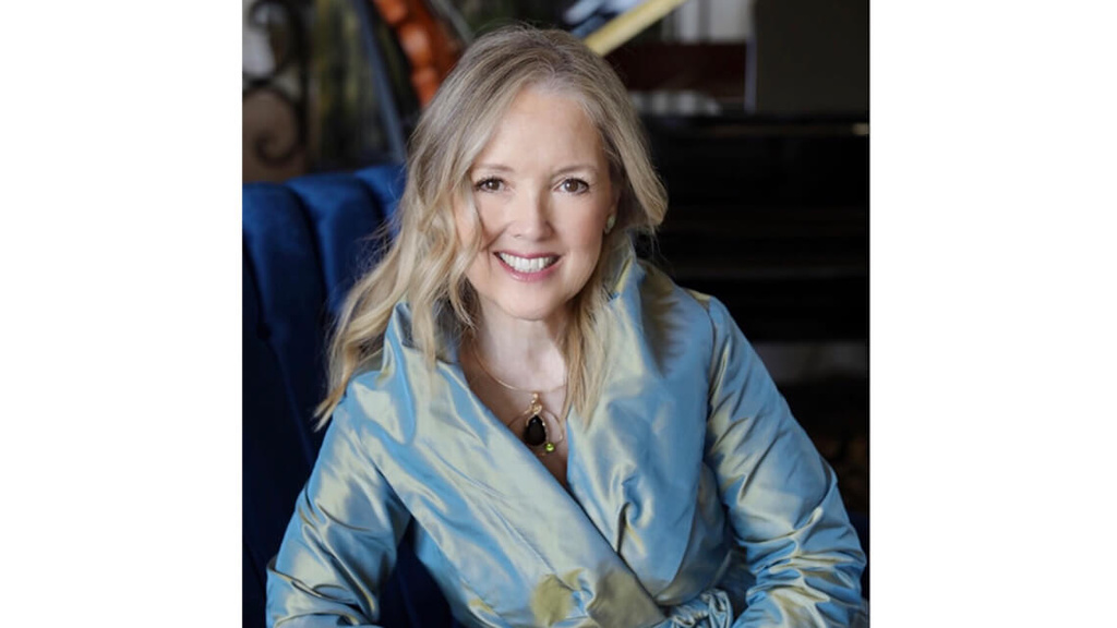 Headshot of Julie Cowan Novak