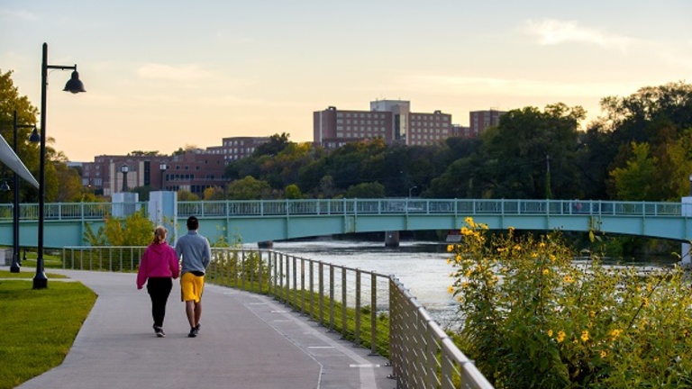 Pedestrian bridge over the Iowa river